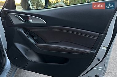 Седан Mazda 3 2018 в Киеве
