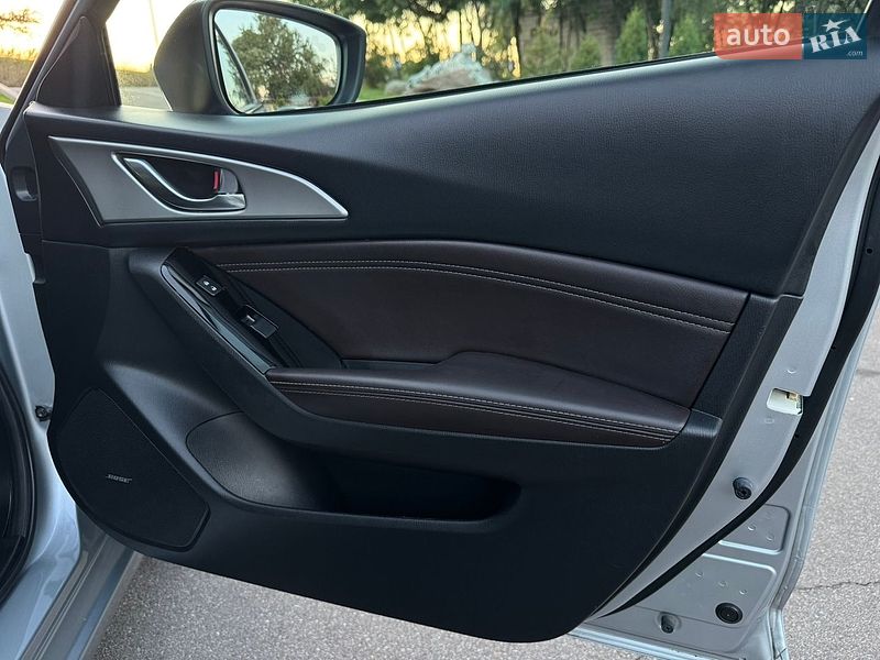 Седан Mazda 3 2018 в Киеве