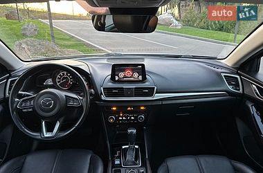 Седан Mazda 3 2018 в Киеве