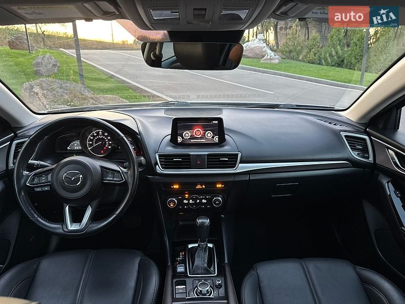 Седан Mazda 3 2018 в Киеве