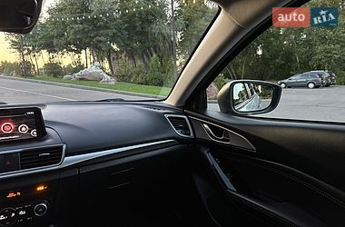 Седан Mazda 3 2018 в Киеве