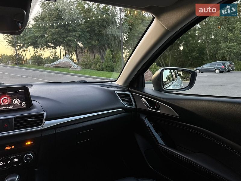 Седан Mazda 3 2018 в Киеве