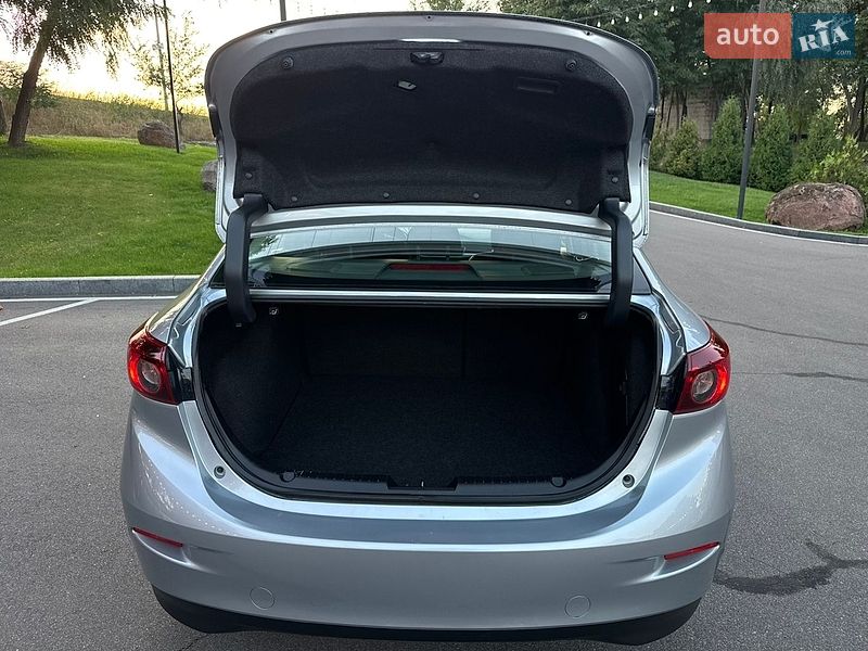 Седан Mazda 3 2018 в Киеве
