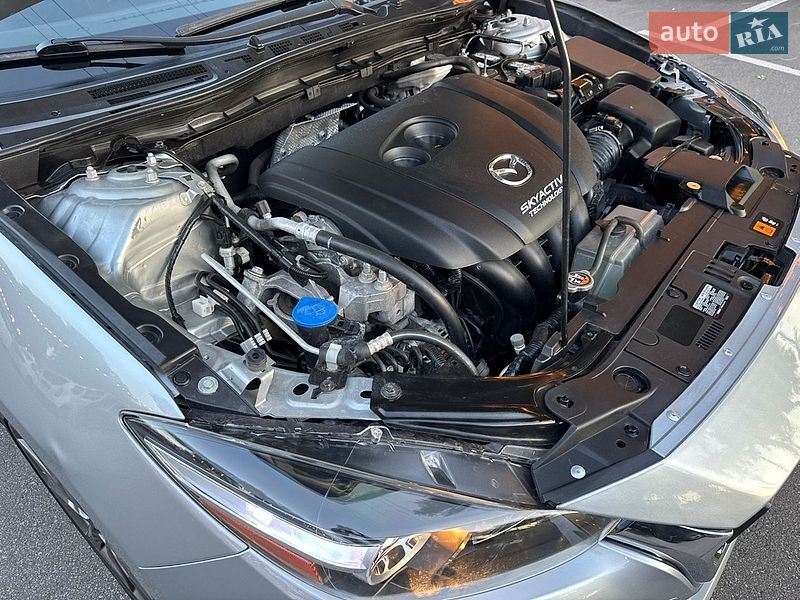Седан Mazda 3 2018 в Киеве