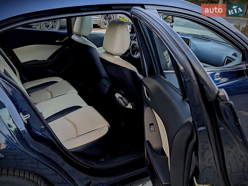 Седан Mazda 3 2014 в Ивано-Франковске