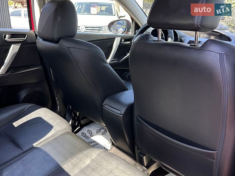 Седан Mazda 3 2013 в Смілі