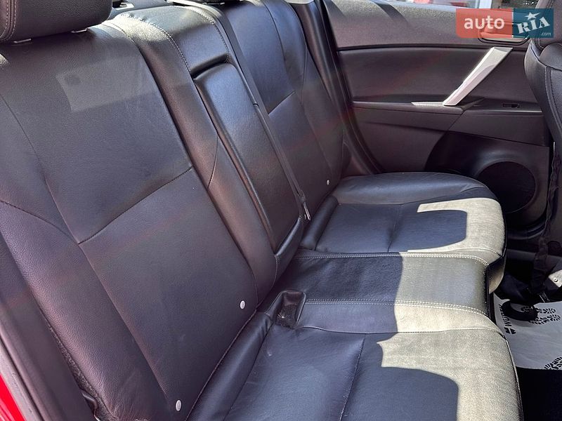 Седан Mazda 3 2013 в Смілі