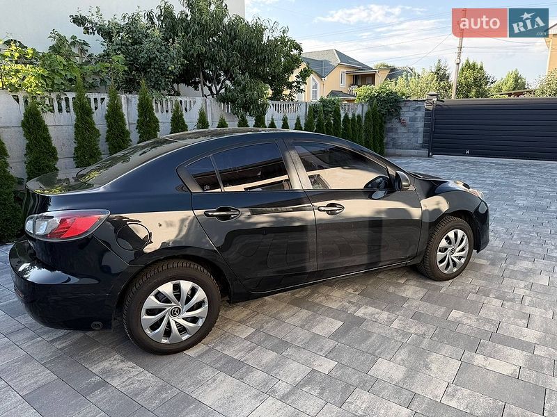 Седан Mazda 3 2012 в Ровно
