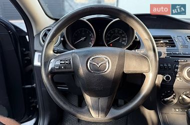 Седан Mazda 3 2012 в Ровно
