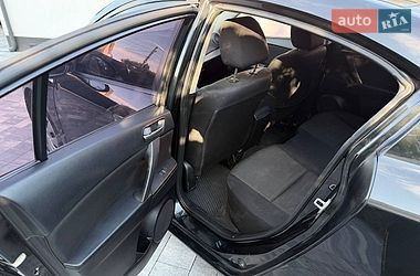 Седан Mazda 3 2012 в Ровно