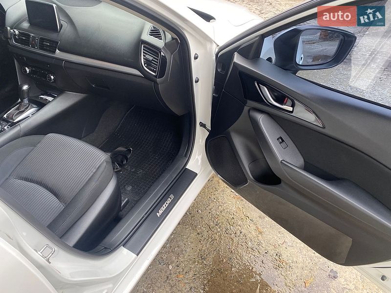 Седан Mazda 3 2014 в Ірпені