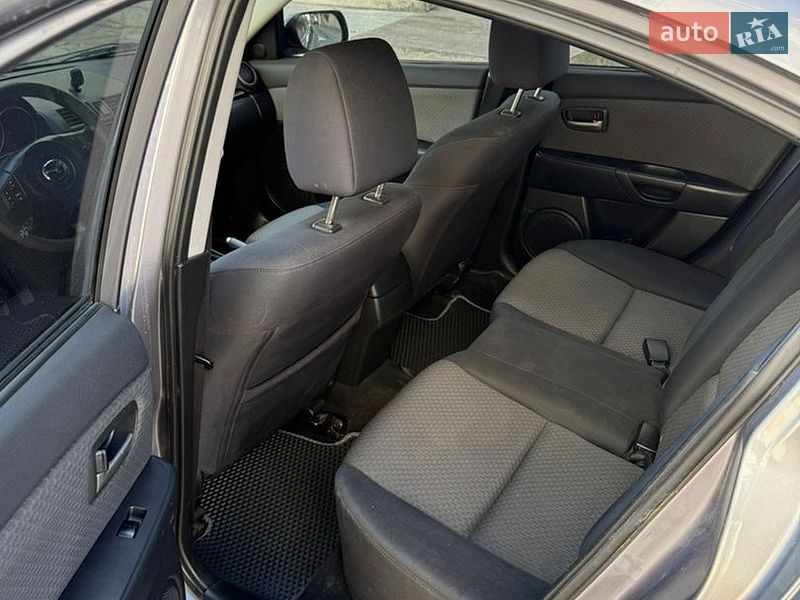 Седан Mazda 3 2004 в Каменец-Подольском