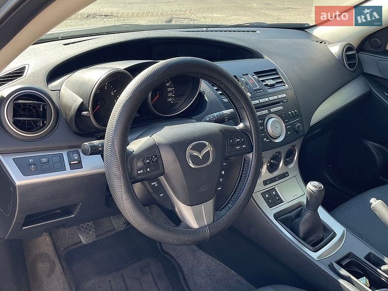 Хэтчбек Mazda 3 2010 в Днепре
