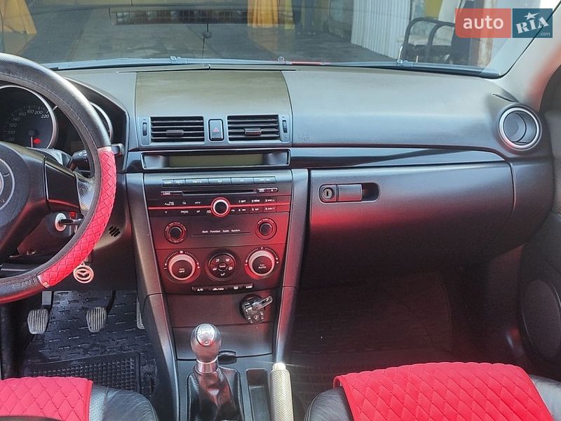 Хэтчбек Mazda 3 2005 в Покрове