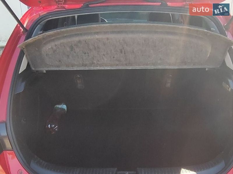 Хэтчбек Mazda 3 2005 в Покрове