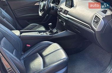 Седан Mazda 3 2018 в Чернигове