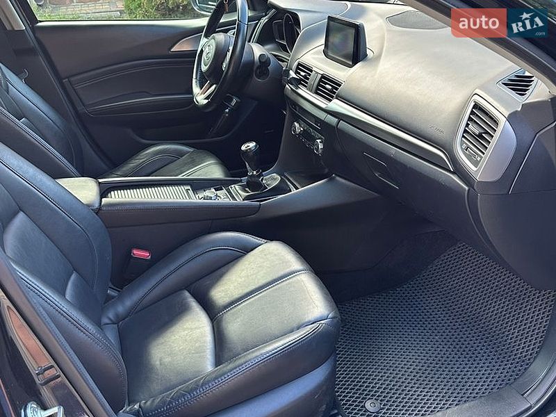 Седан Mazda 3 2018 в Чернигове