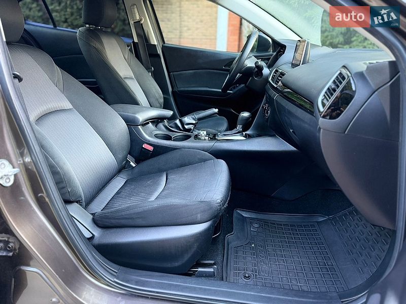 Седан Mazda 3 2015 в Києві