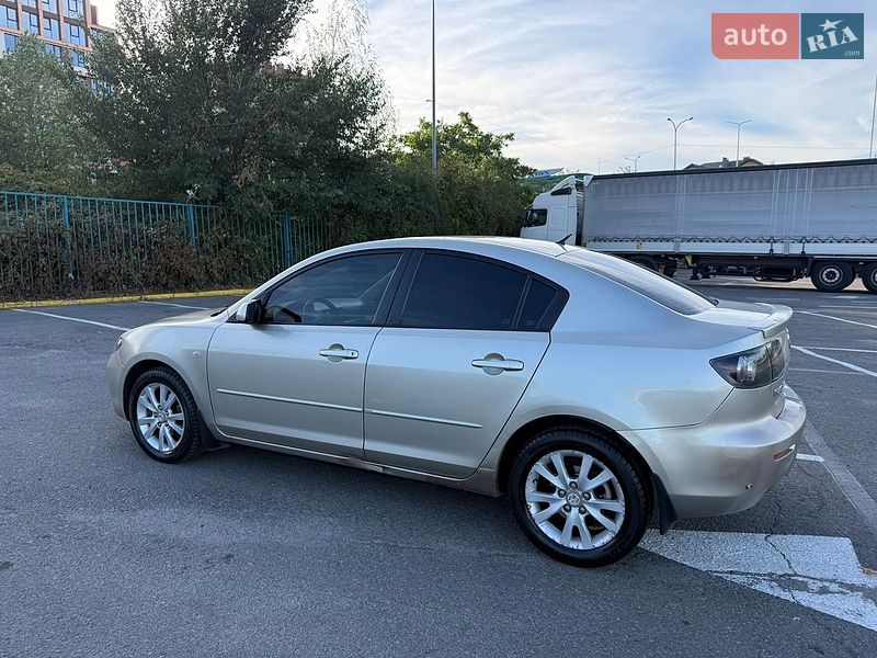 Седан Mazda 3 2006 в Ужгороде
