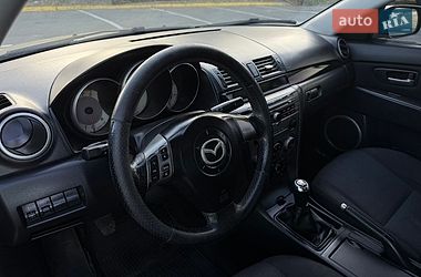 Седан Mazda 3 2006 в Ужгороде