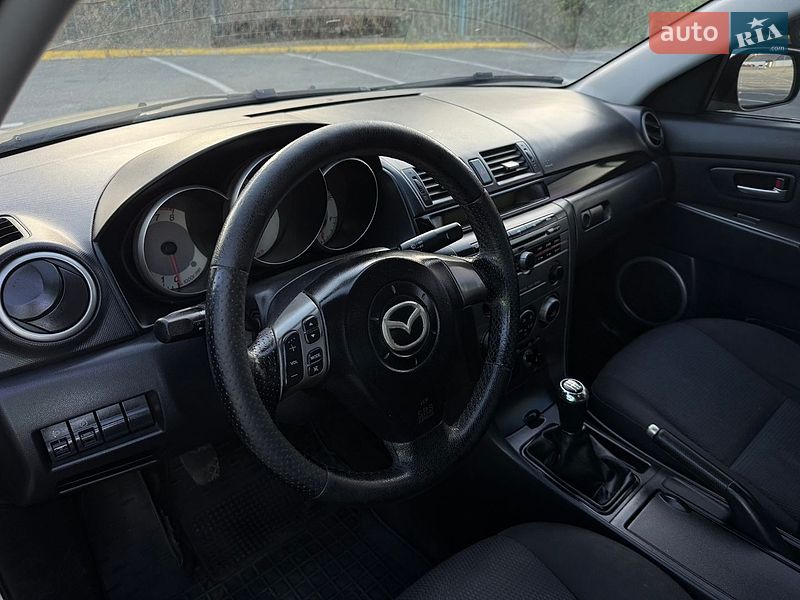 Седан Mazda 3 2006 в Ужгороде