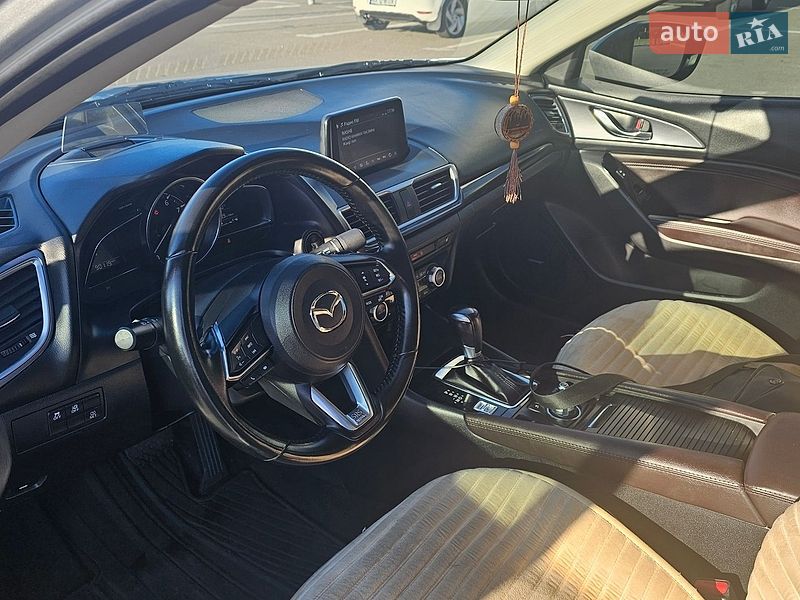 Седан Mazda 3 2018 в Харькове