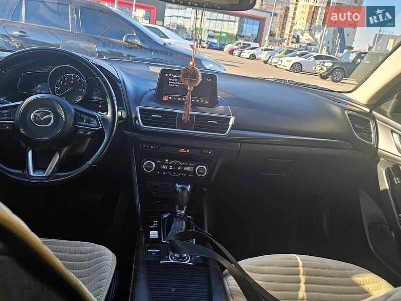Седан Mazda 3 2018 в Харькове