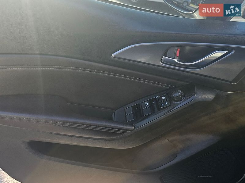 Седан Mazda 3 2018 в Харькове