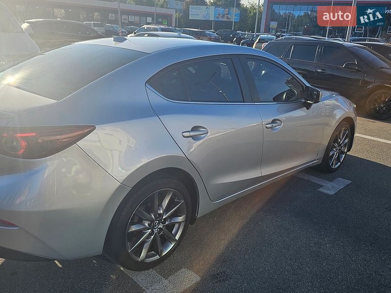 Седан Mazda 3 2018 в Харькове