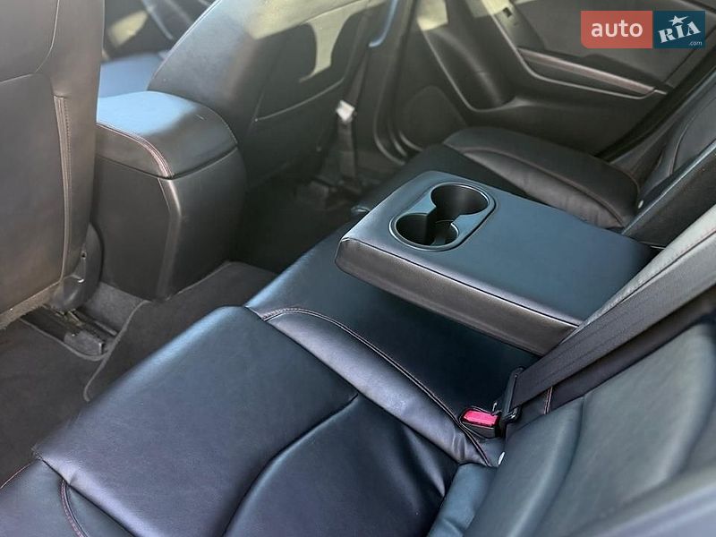Седан Mazda 3 2014 в Киеве
