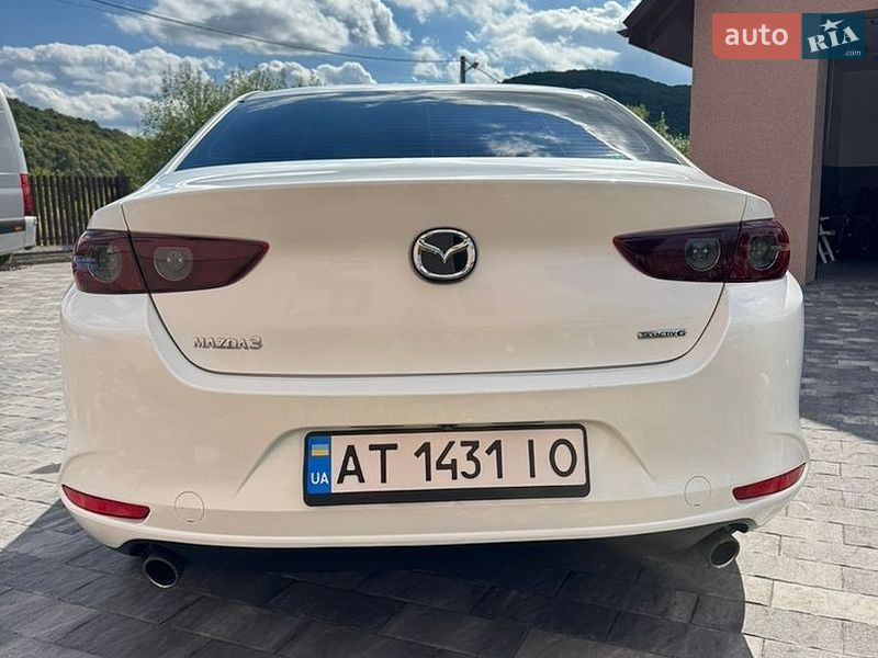 Седан Mazda 3 2021 в Коломые