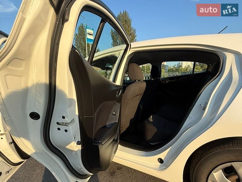 Хетчбек Mazda 3 2015 в Києві
