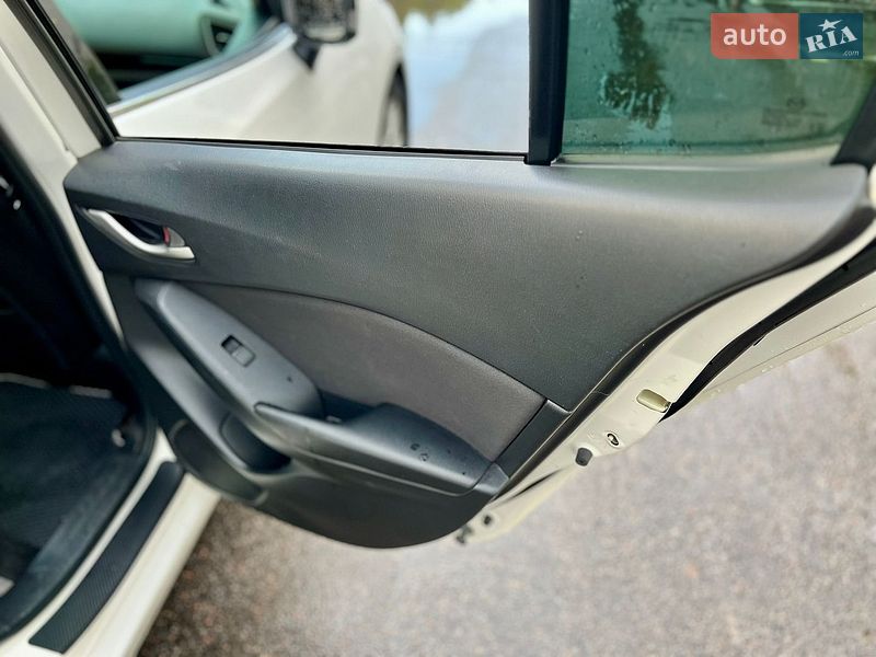 Седан Mazda 3 2014 в Обухові