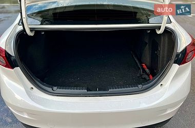 Седан Mazda 3 2014 в Обухові