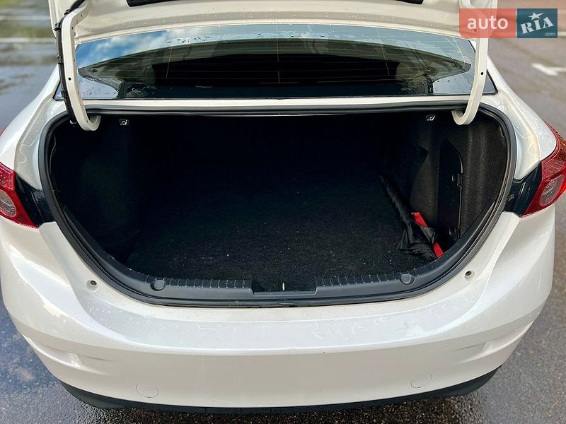 Седан Mazda 3 2014 в Обухові