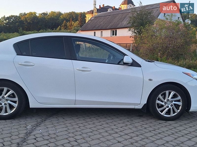 Седан Mazda 3 2012 в Львові