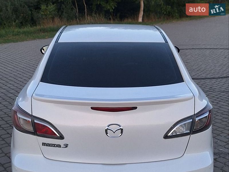 Седан Mazda 3 2012 в Львові