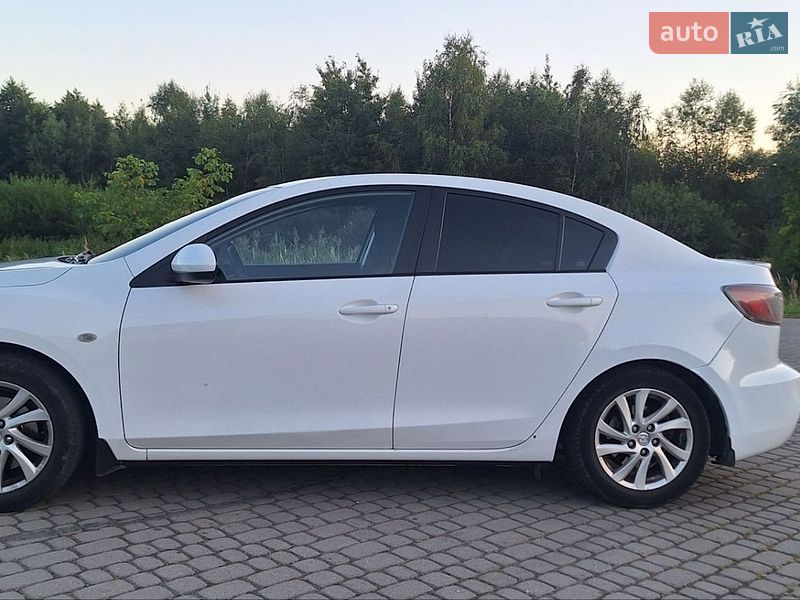 Седан Mazda 3 2012 в Львові