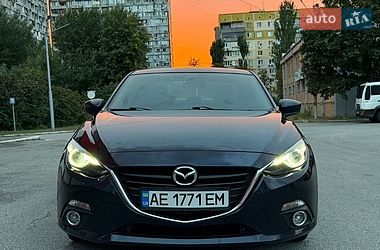 Седан Mazda 3 2016 в Дніпрі