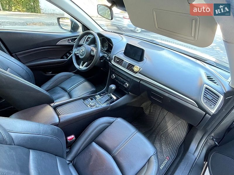 Седан Mazda 3 2017 в Виннице