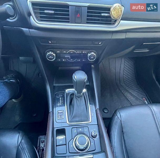 Седан Mazda 3 2017 в Виннице