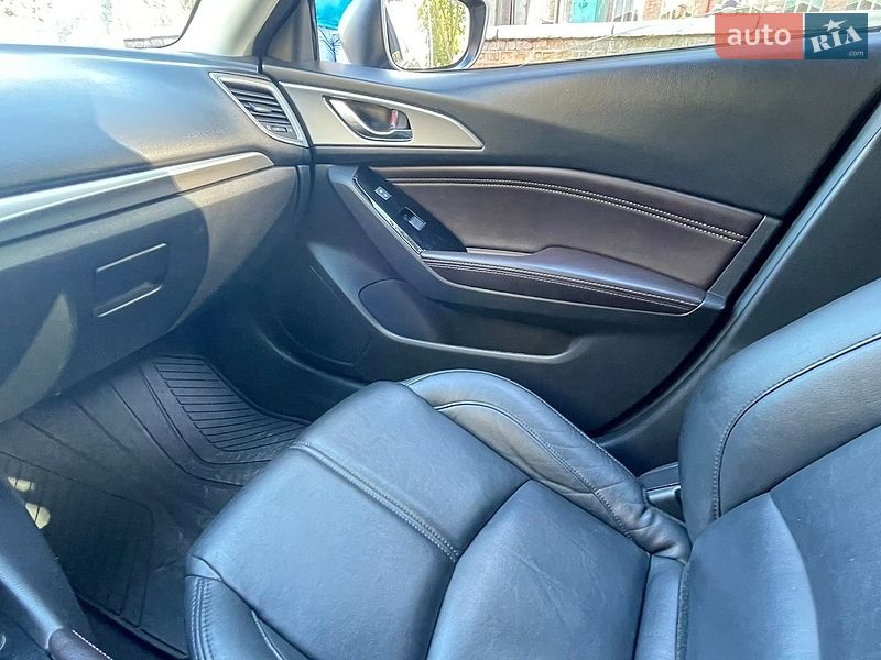 Седан Mazda 3 2017 в Виннице