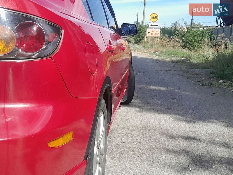 Седан Mazda 3 2005 в Новому Бузі