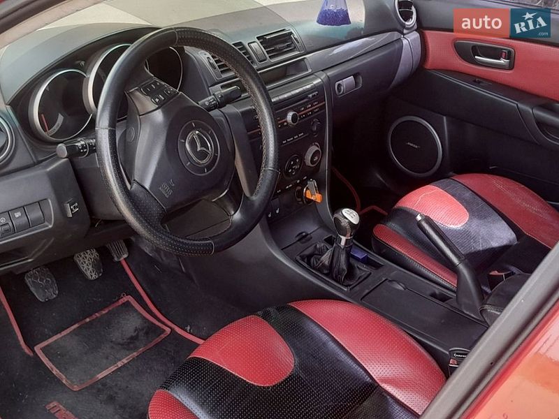 Седан Mazda 3 2005 в Новому Бузі