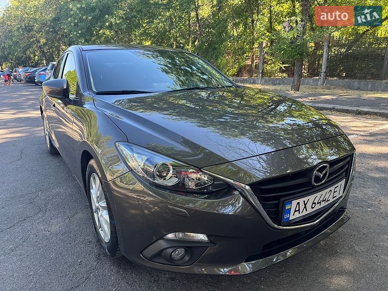 Седан Mazda 3 2016 в Киеве