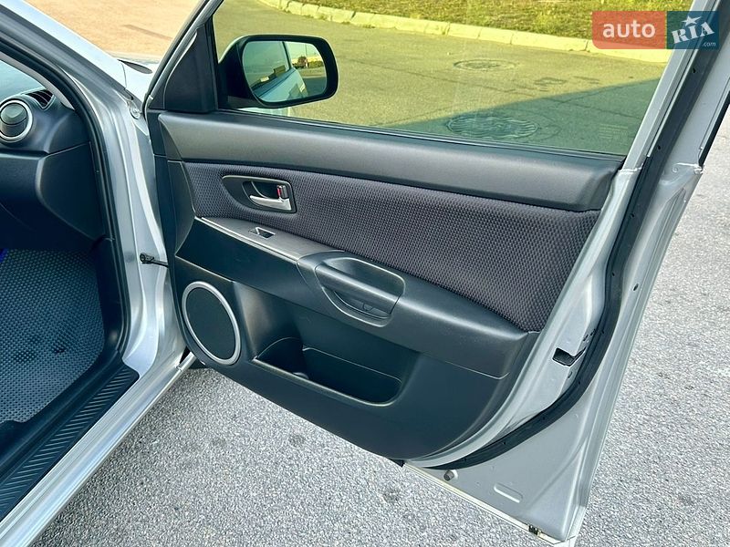 Хэтчбек Mazda 3 2006 в Днепре
