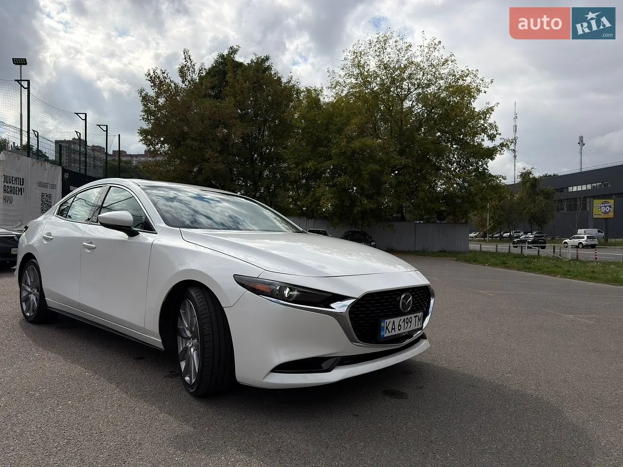 Mazda 3 2019 photo 2