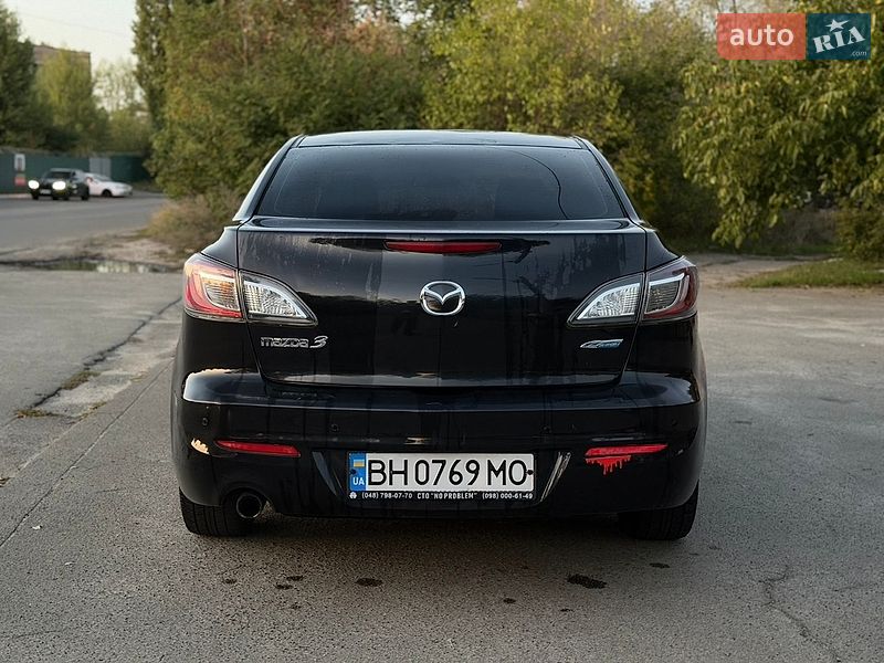 Седан Mazda 3 2012 в Киеве