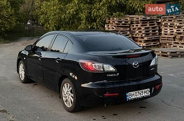 Седан Mazda 3 2012 в Киеве