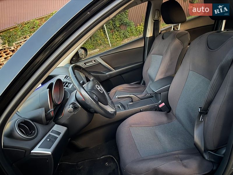 Седан Mazda 3 2012 в Киеве